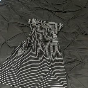 Black and white arrow strapless dress